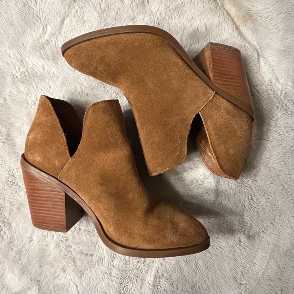 Steve Madden Brown Aker Suede Booties size 8